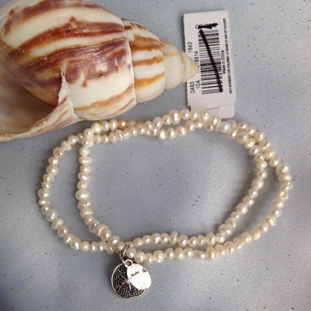 American Eagle Outfitters Pearl Bracelet Set